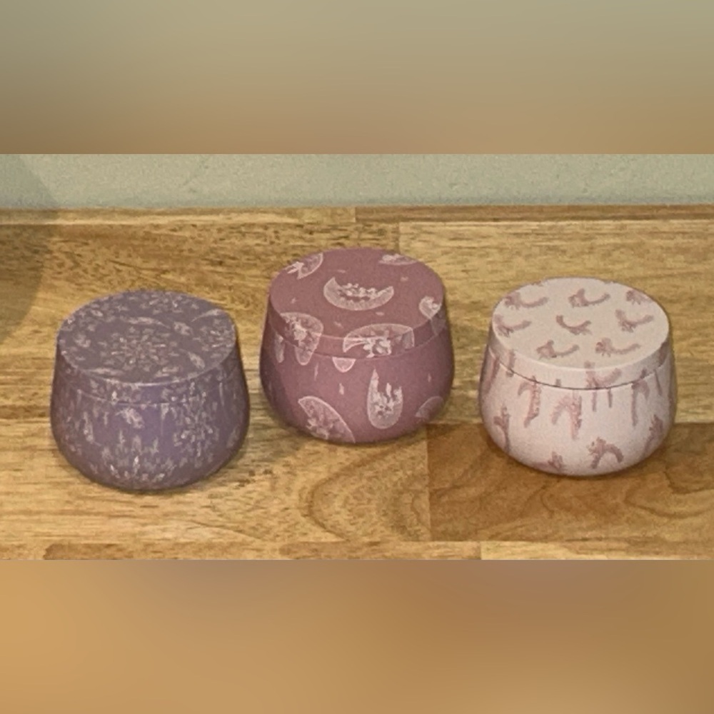 Box set with 3 Sand & Fog Candles in beautiful floral designed tins. NWTS. - Picture 4 of 6